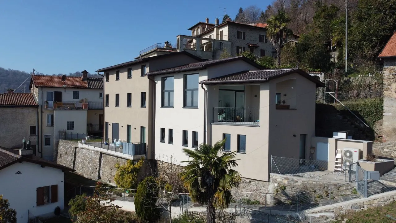 Casa ristrutturata nel nucleo di Cademario, tra i tetti in coppi e il muro in pietra
